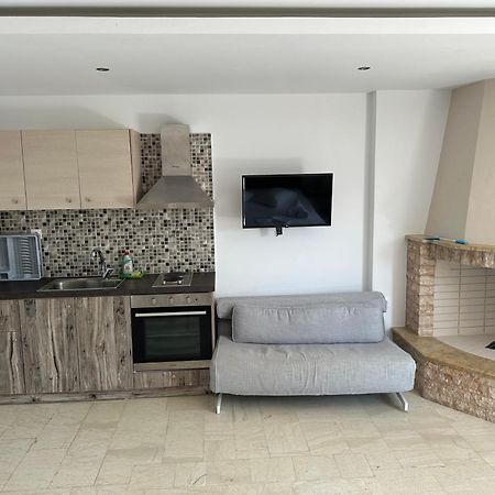 Aqua Apartments Loutra Elenis Extérieur photo