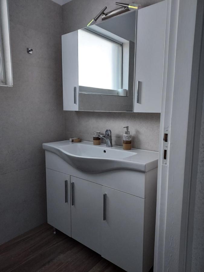 Aqua Apartments Loutra Elenis Extérieur photo