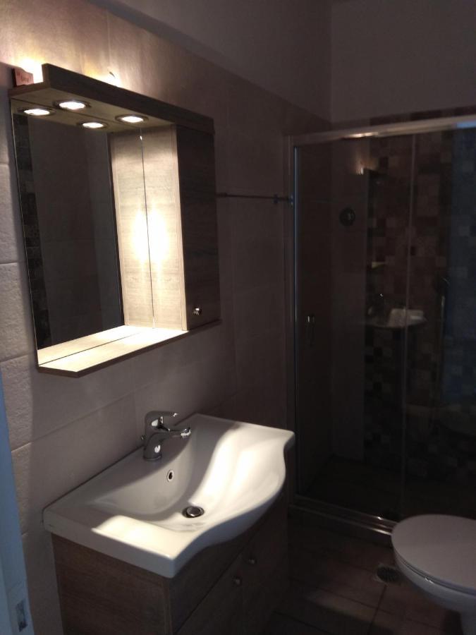 Aqua Apartments Loutra Elenis Extérieur photo