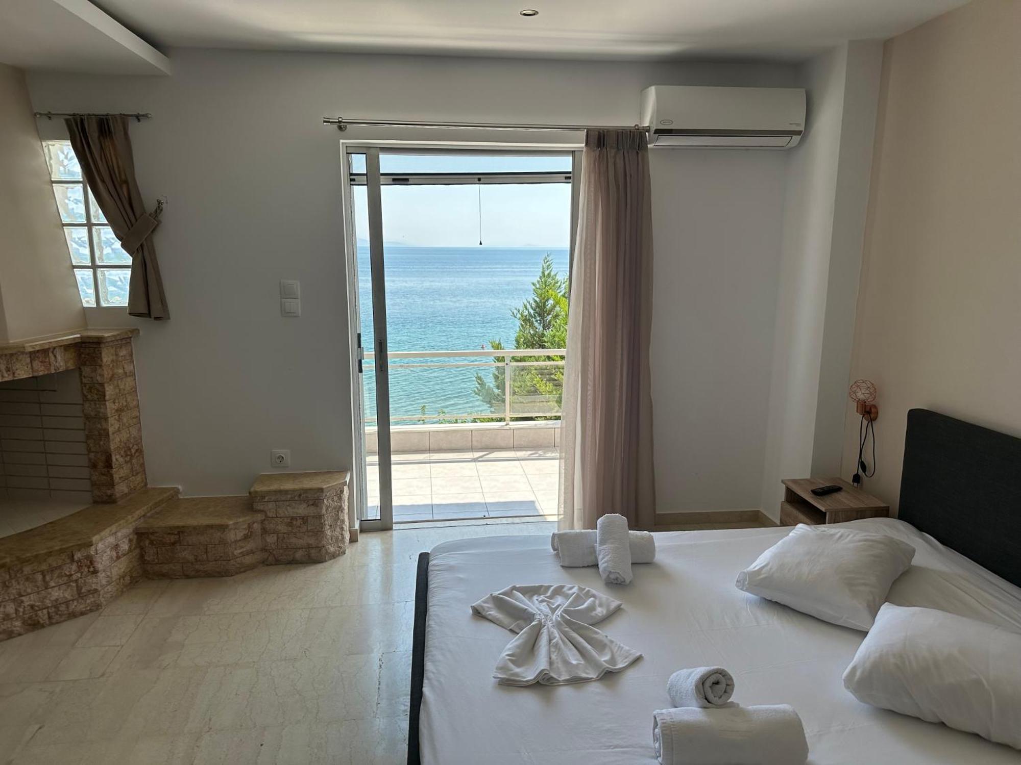 Aqua Apartments Loutra Elenis Extérieur photo